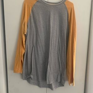 Longsleeve grey and yellow baseball tee